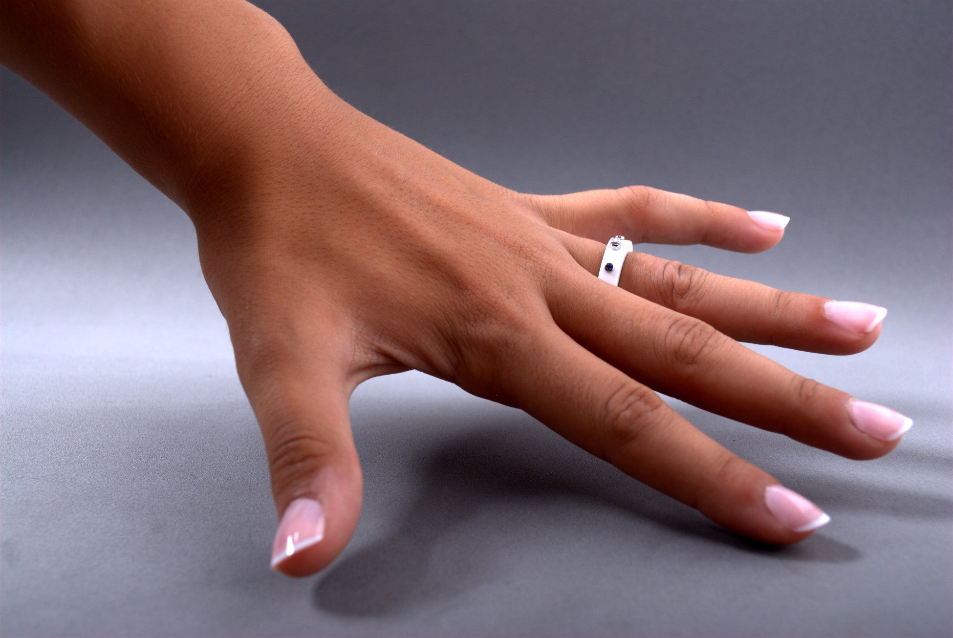 White Rosary Ring by Papaiona