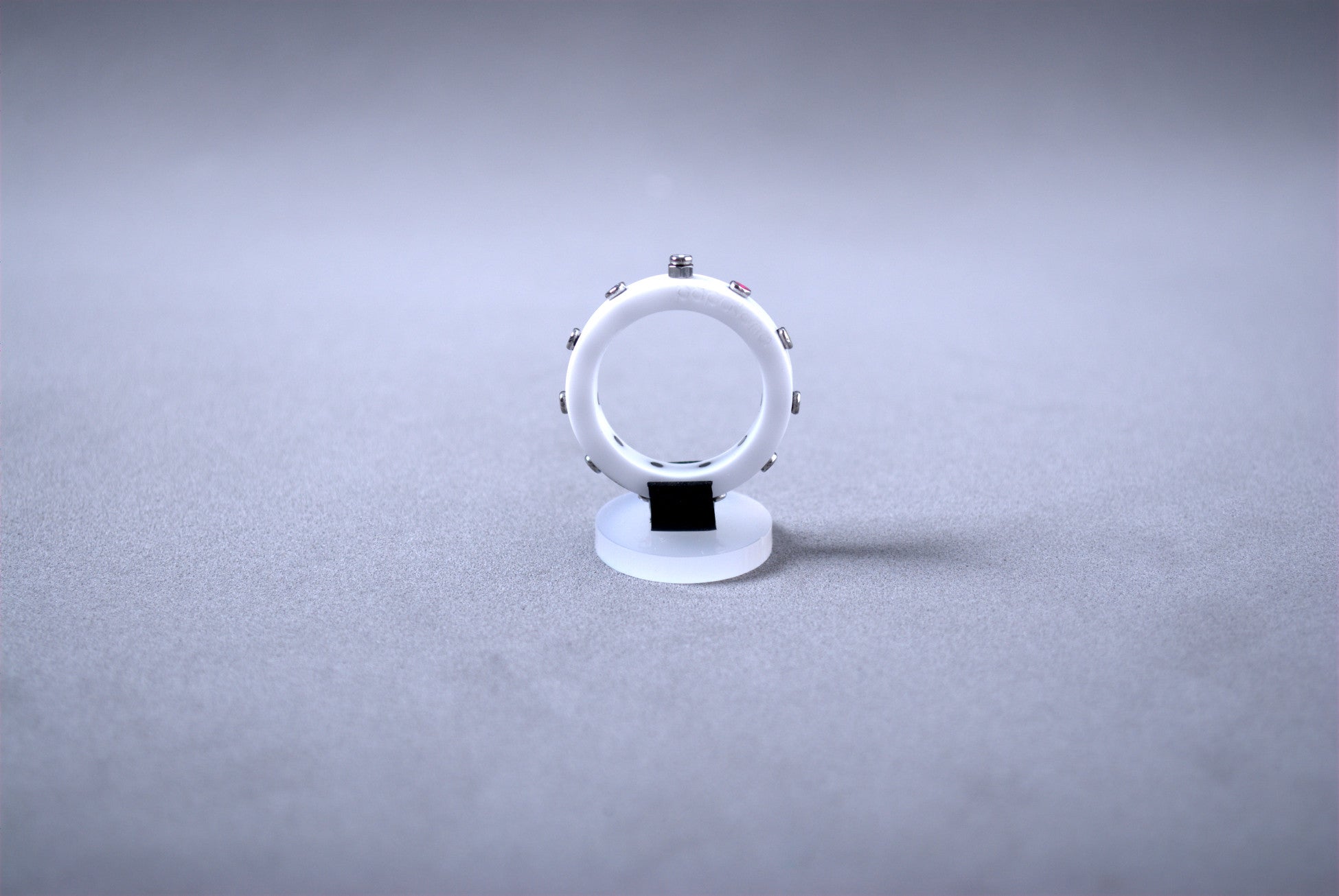 White Rosary Ring by Papaiona