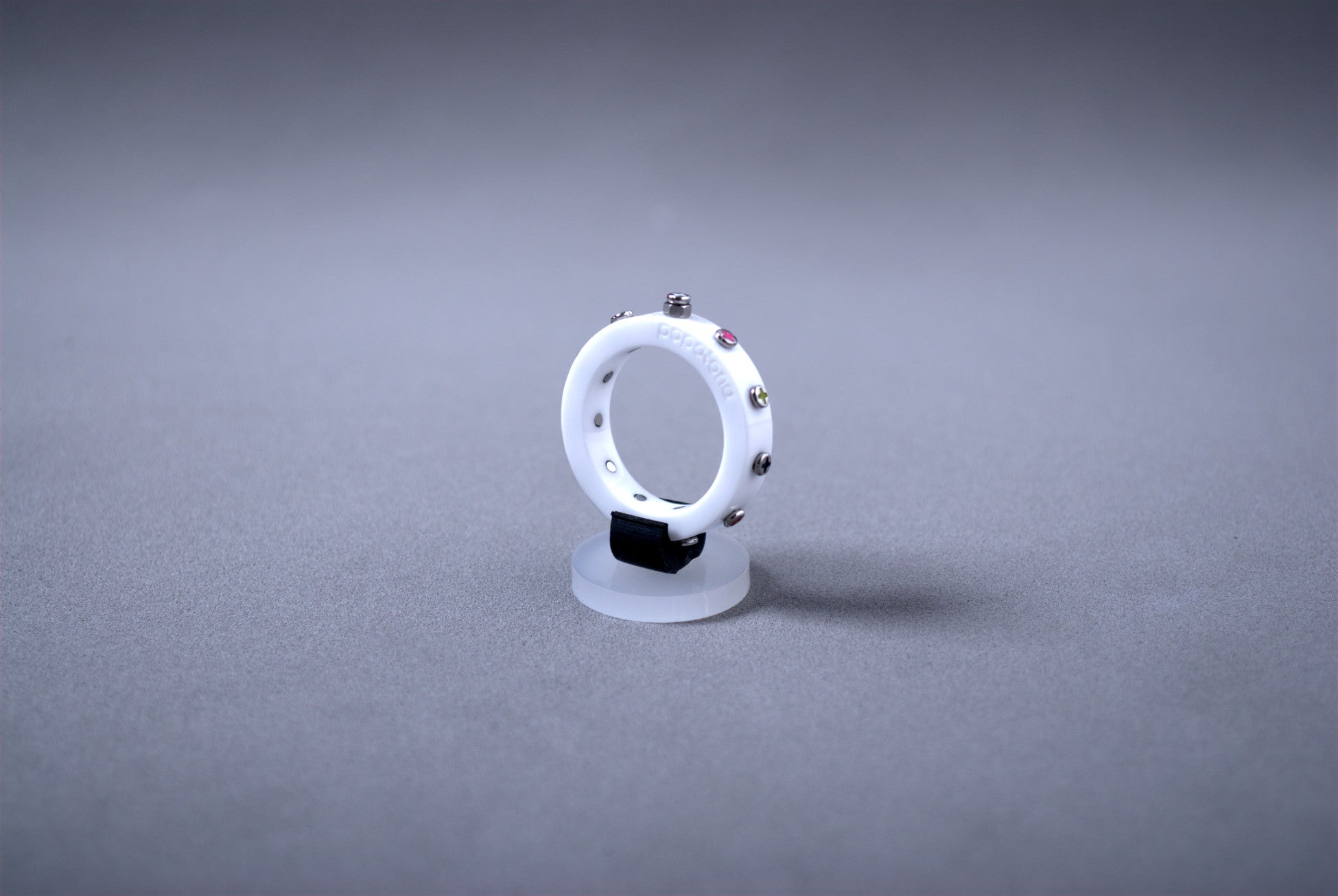 White Rosary Ring by Papaiona