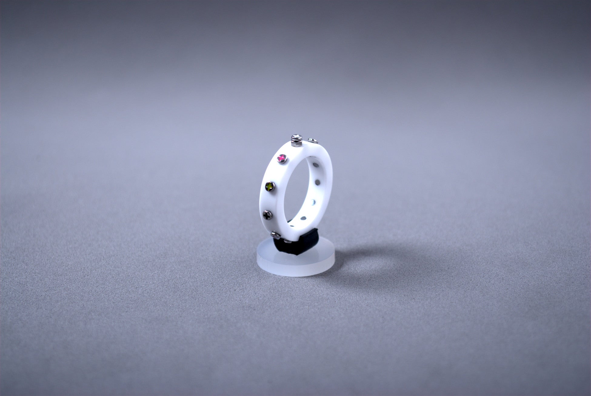 White Rosary Ring by Papaiona