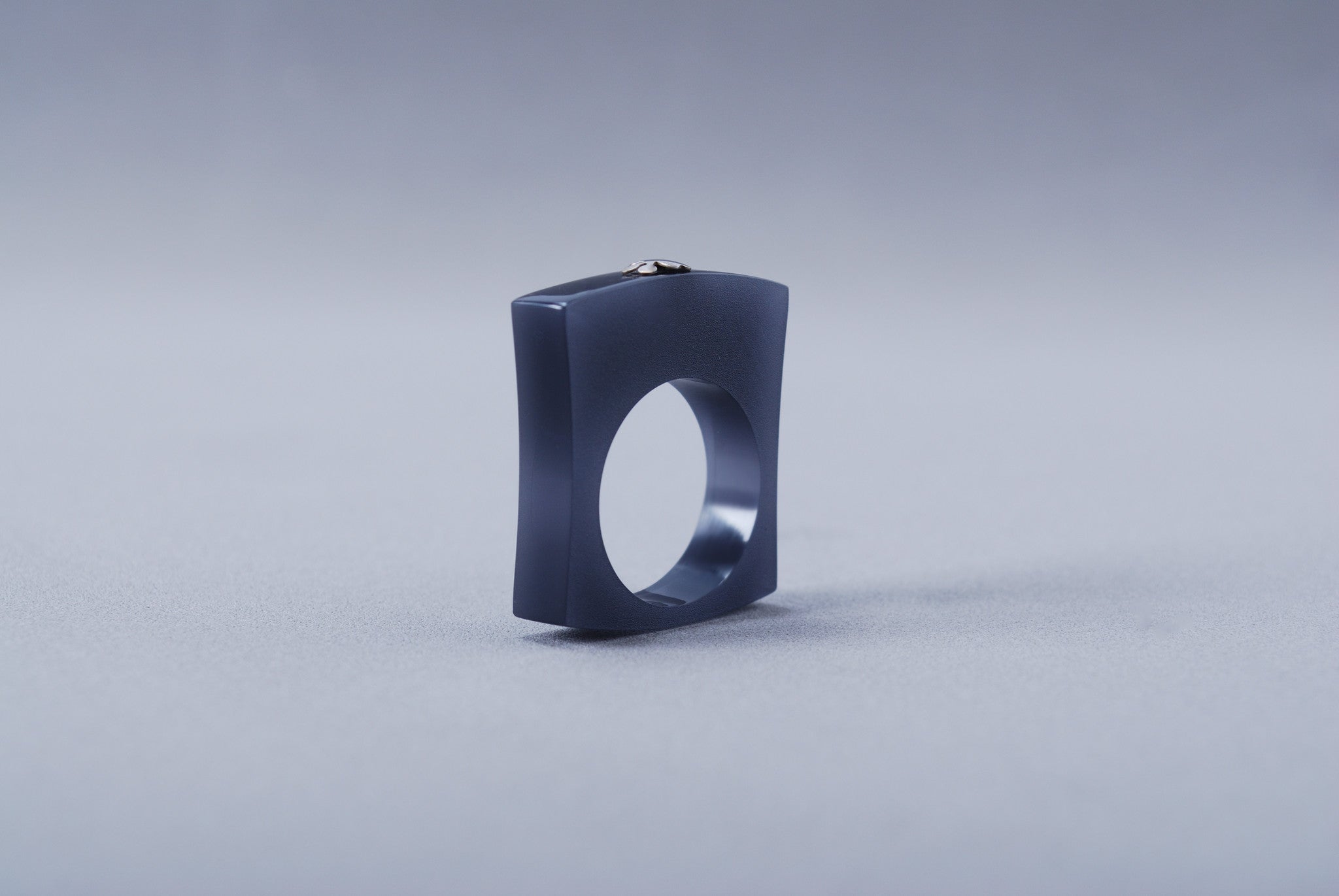Anillo Papaiona T6Onto - Iced Graphito